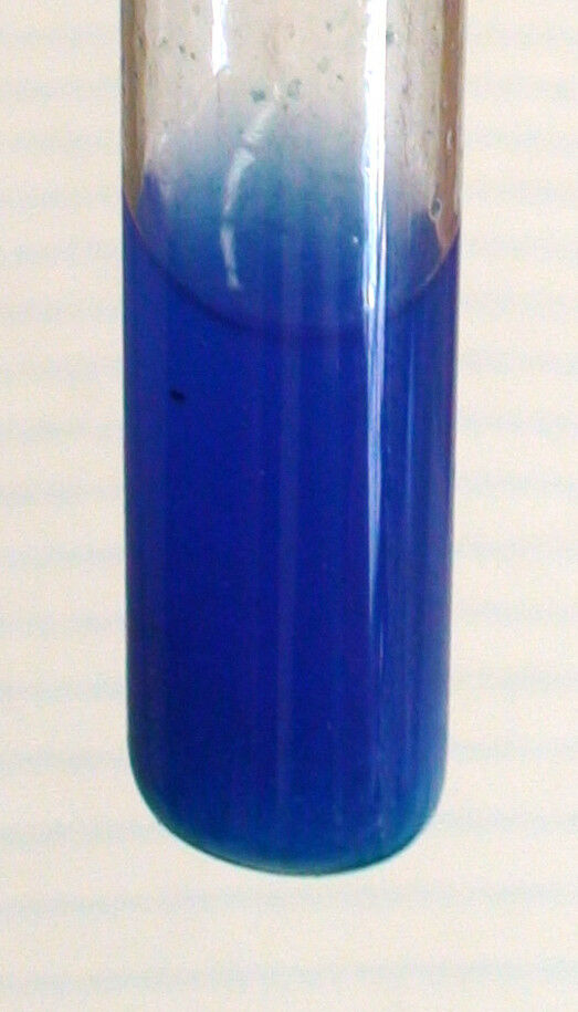 Синий раствор при взаимодействии гидроксида меди. Цвет раствора гидроксида меди 2. Осадок гидроксида меди 2. Осадок гидроксида меди. Гидроксид меди 2 цвет осадка.