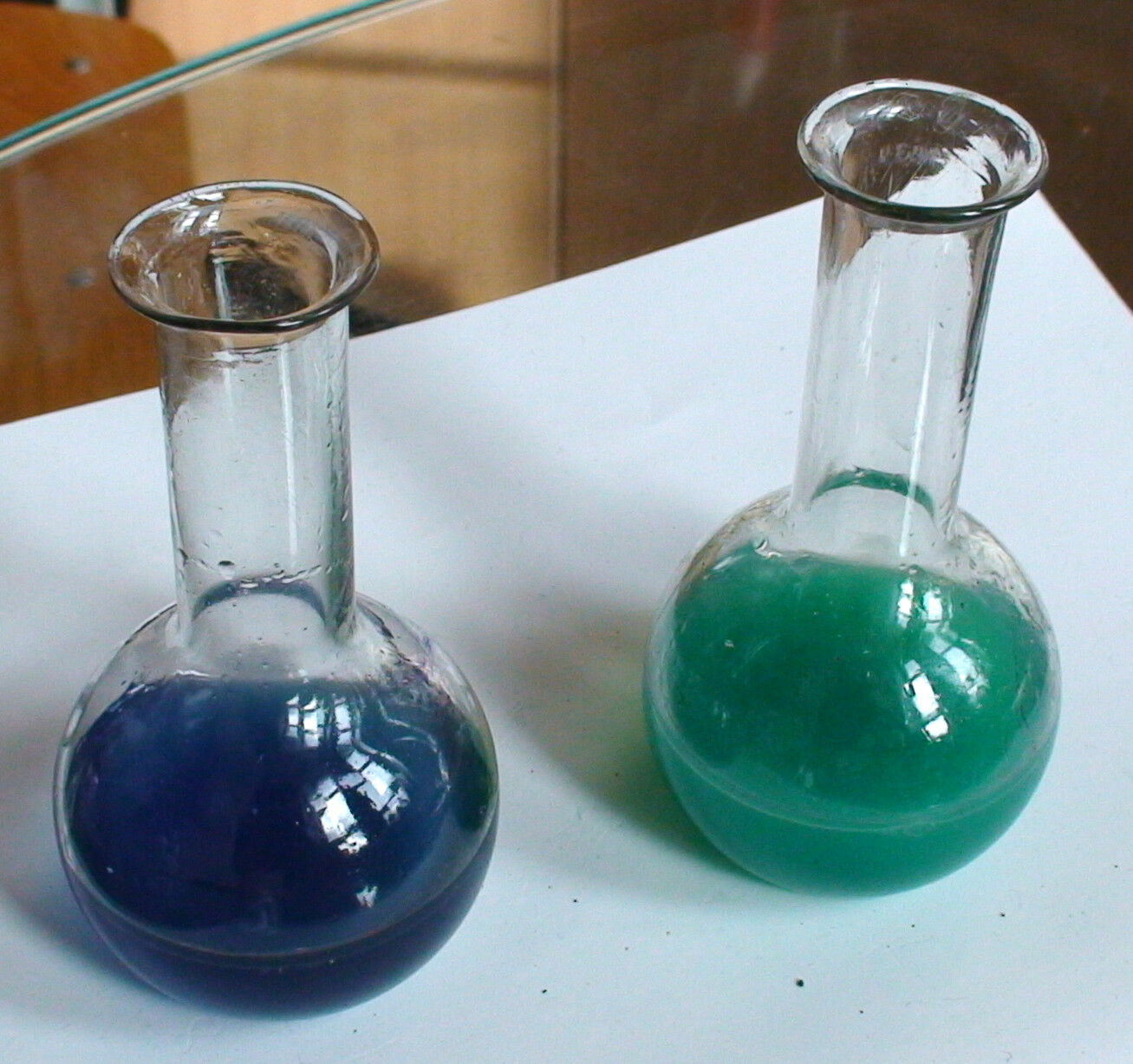 Хлорид меди класс неорганических соединений. Хлорид меди 2 цвет раствора. Хлорид меди цвет раствора. Хлорид меди раствор. Хлорид меди 1 цвет.