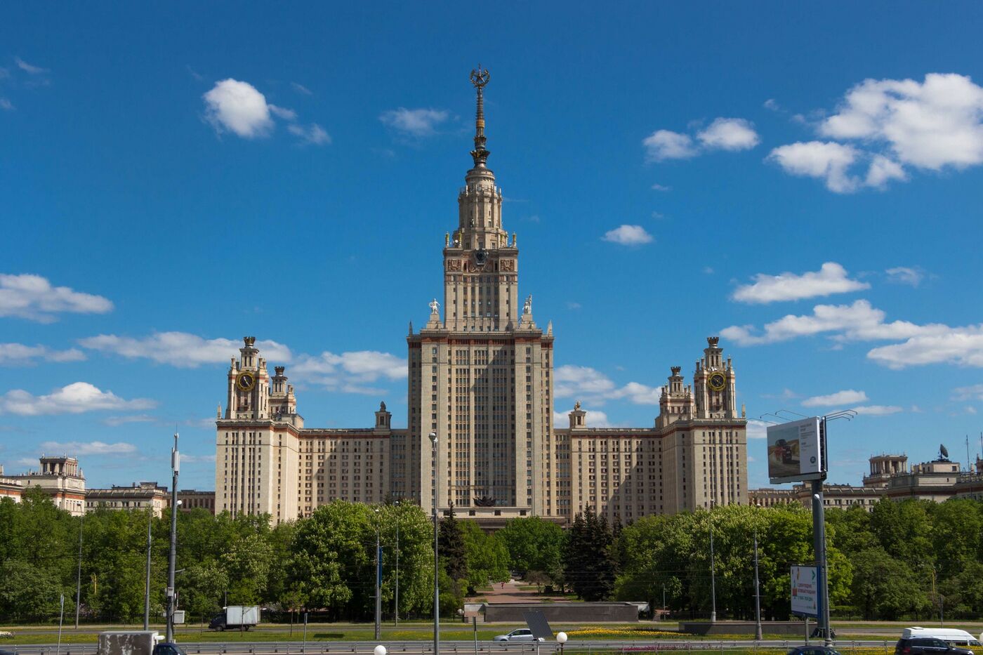 Главное здание. Мехмат МГУ здание. Главное здание МГУ. Главное здание МГУ на Воробьёвых горах. Главное здание Московского университета им. м.в. Ломоносова..