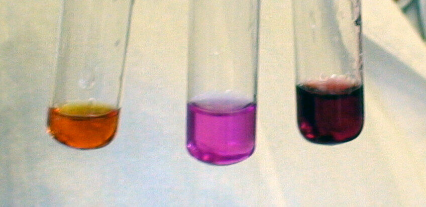 Окраска раствора с бромной водой. Пробирка йод в ccl4. Раствор брома в ccl4. Йод и ccl4. Обесцвечивание брома в ccl4.