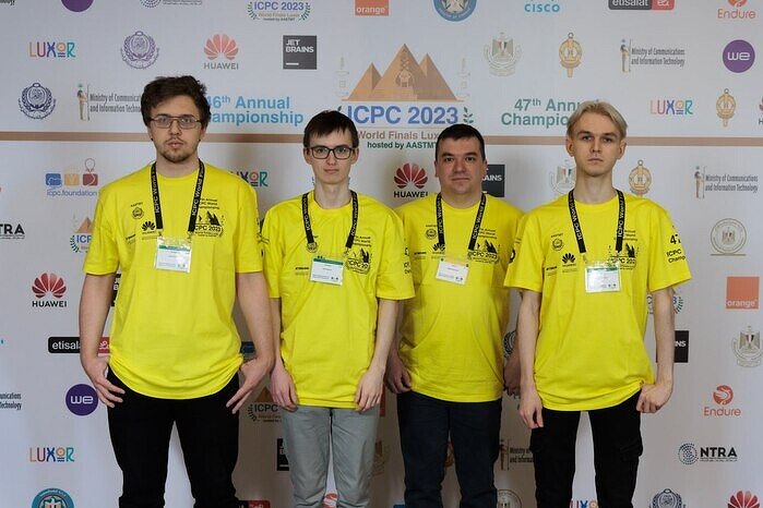 Поздравляем выпускников СУНЦ МГУ с медалями на чемпионате мира по программированию!