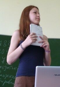 Тастекова Ася довольный взгляд вдаль